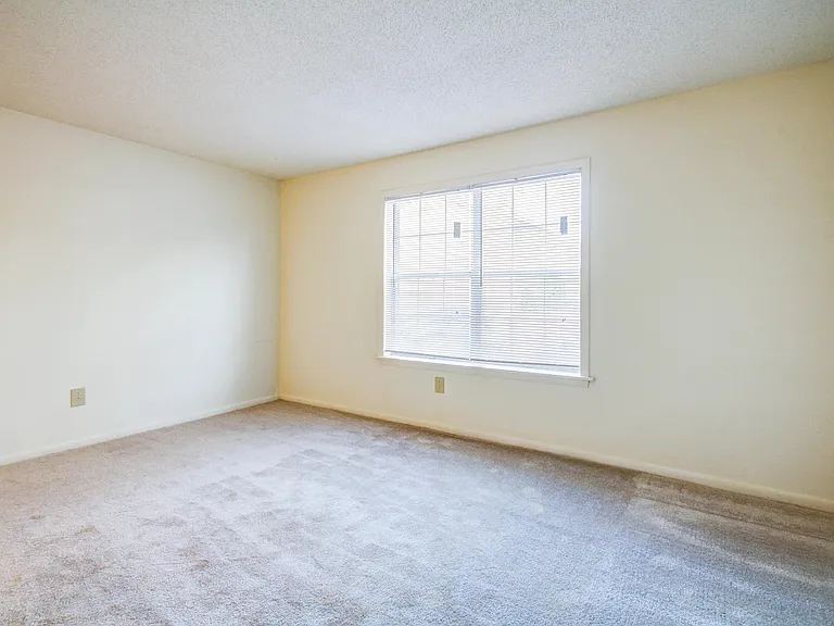 Berkshire Apartments — Photo 11