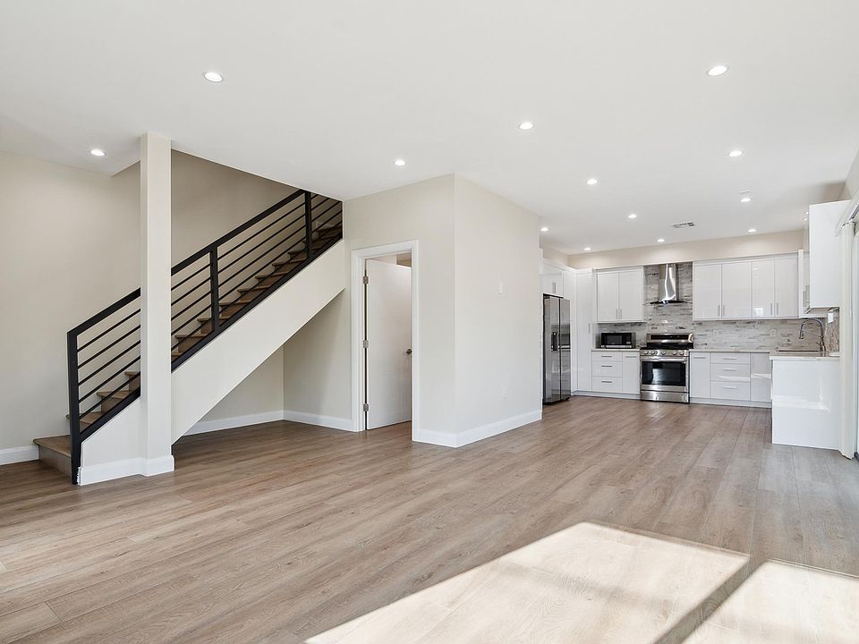 1st image of 8418 Gloria Ave