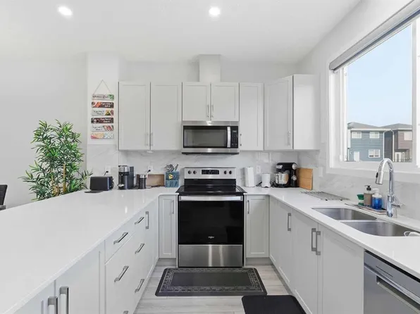 44 SE Amblefield Ave NW, Calgary, AB T3P 2C1