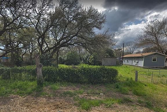 3rd image of 2203 Poplar Ln