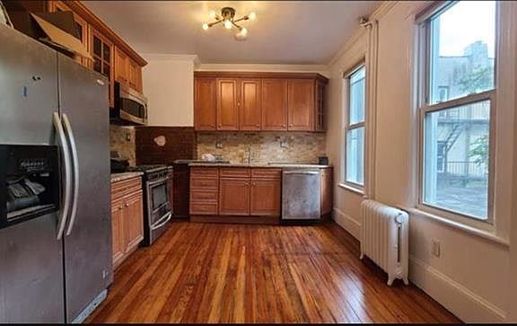 3rd image of 476 Gregory Ave APT 2