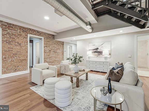 5th image of 215 I St NE APT 401
