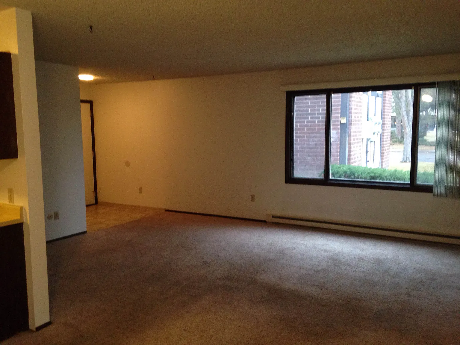 1 bed, 885 sqft, $1,100 — Photo 3