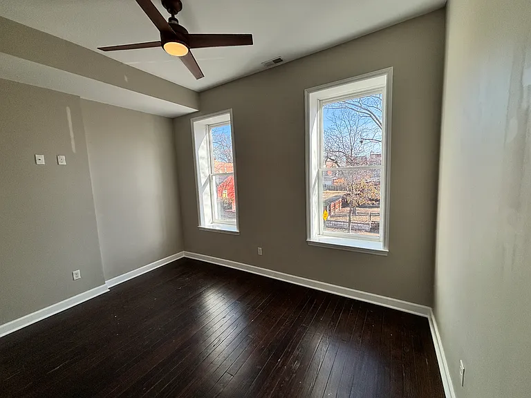2253 Indiana Ave — Photo 32
