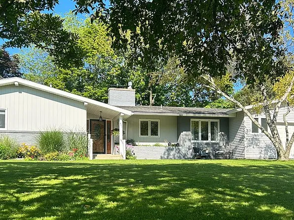 342 S Vine St, Stanton, MI 48888