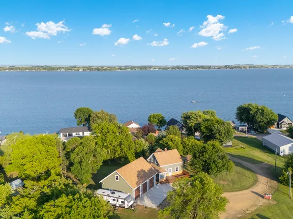 123 NW Lake Dr, Lake Norden, SD 57248