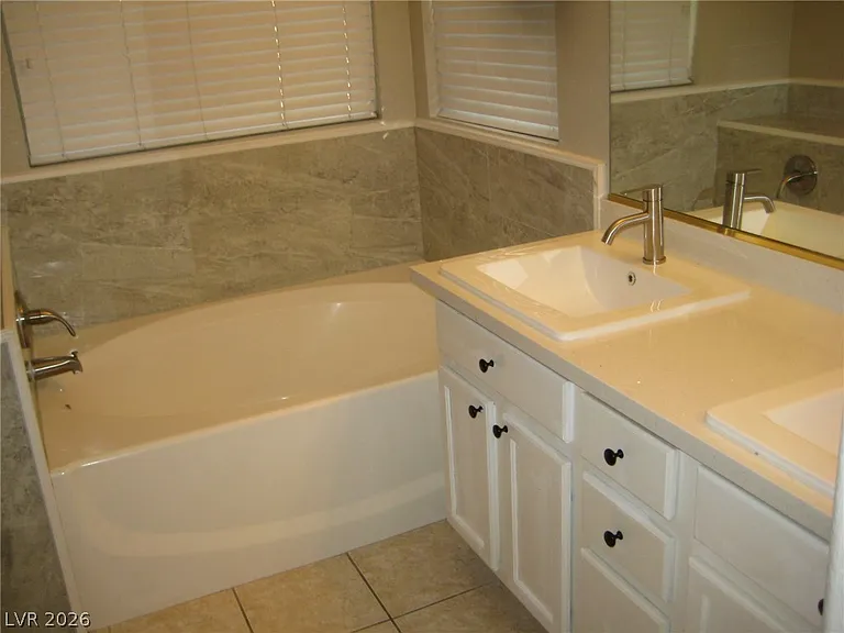 875 Hollandsworth Ave — Photo 16