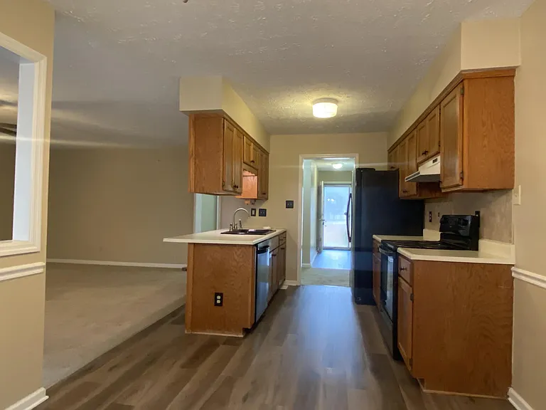 212 Sprucepine Dr — Photo 7
