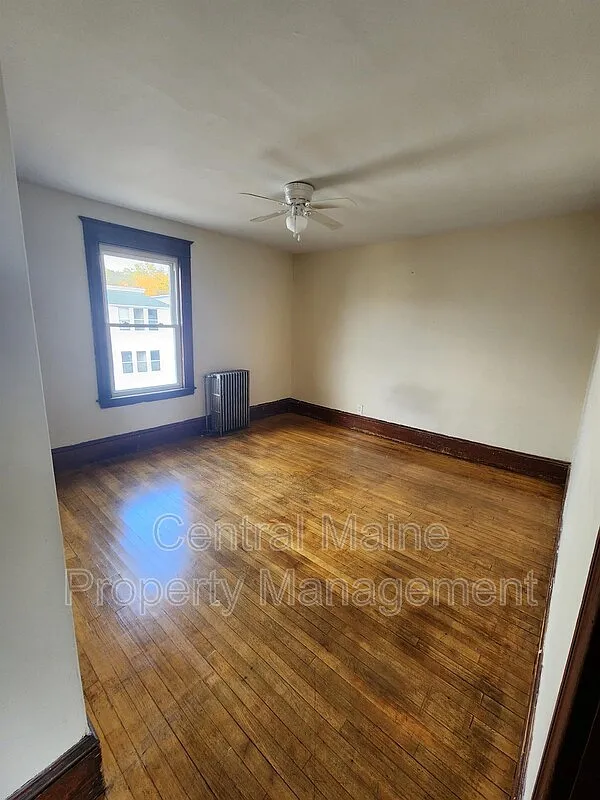 3 bed, 1.0 bath, $1,650 — Photo 3
