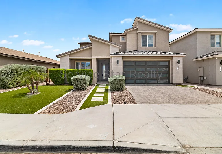 3407 E Louise Dr — Photo 1