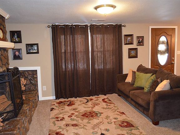 3rd image of 224 Shelton Ln