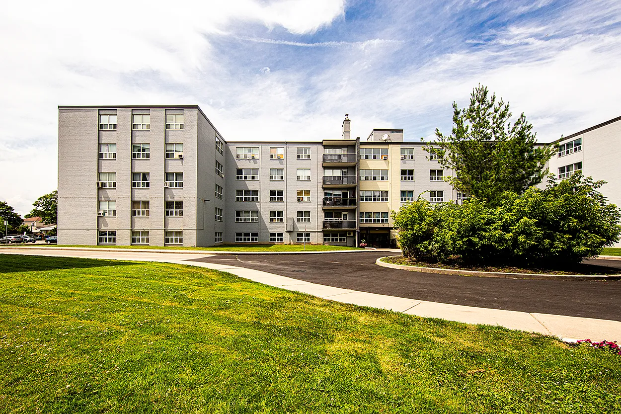 Midland Complex — Photo 1