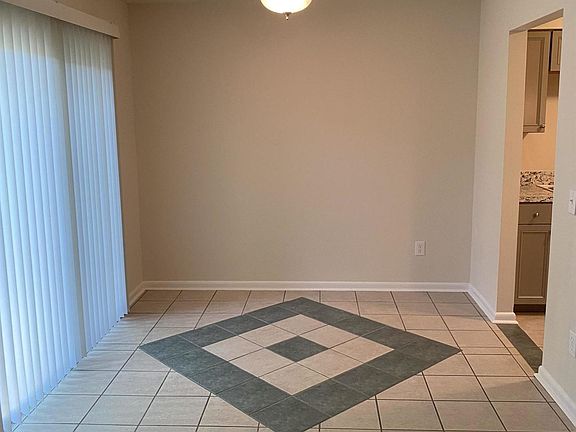 4th image of 805 Meadowbrook Dr
