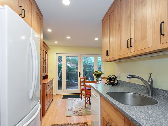 4th image of 2604 Highland Ave