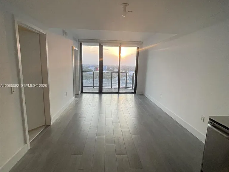 121 NE 34th St #1810 — Photo 3