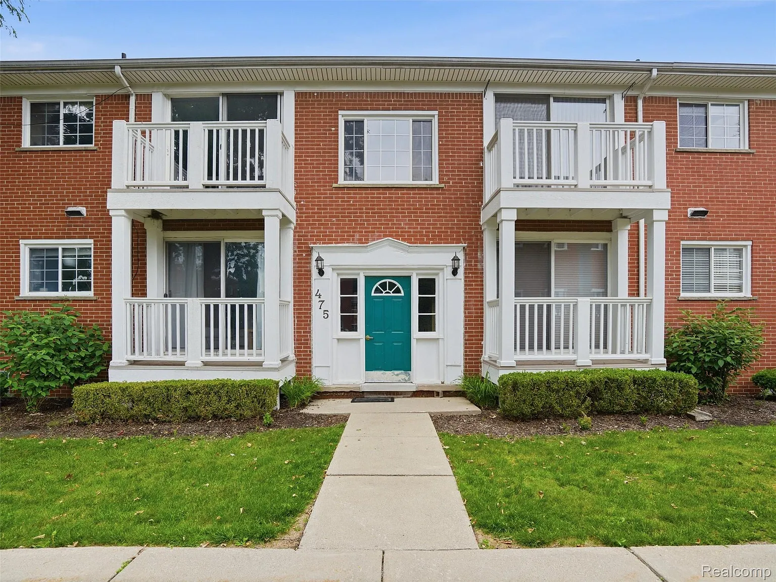 2 bed, 1.5 bath, 1946 sqft, $1,600 — Photo 2