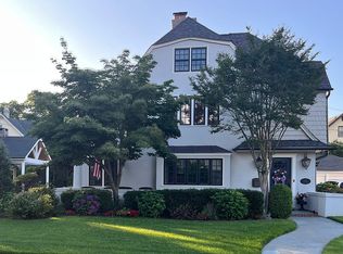 63 Pine St, Garden City, NY 11530