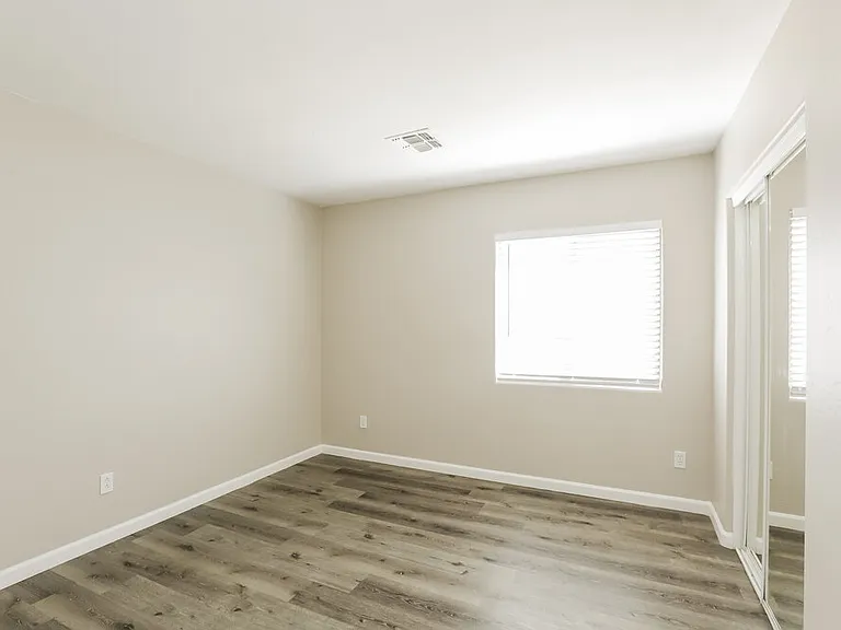 1629 W Burgess Ln — Photo 13