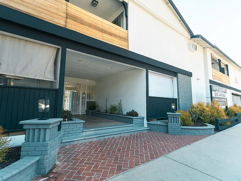 18407 Dearborn Street — Photo 7