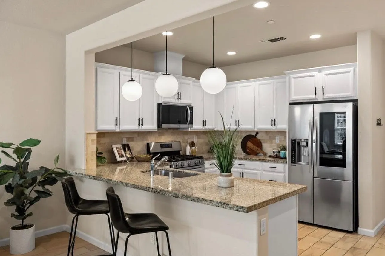 3 bed, 1847 sqft, $4,199 — Photo 4