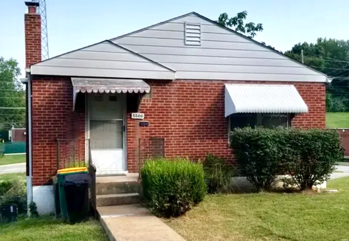 2 bed, 936 sqft, $1,300 — Photo 1