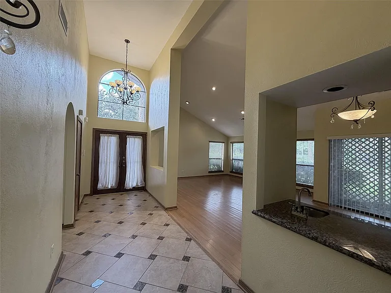 13103 Waldemere Dr — Photo 3