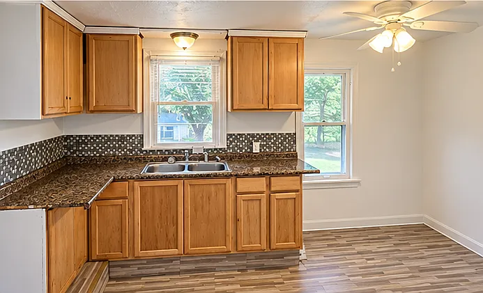 3 bed, 1218 sqft, $1,575 — Photo 2