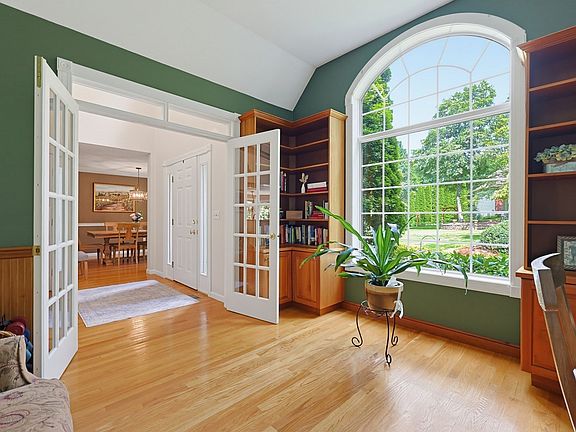 5th image of 31 Hockanum Rd
