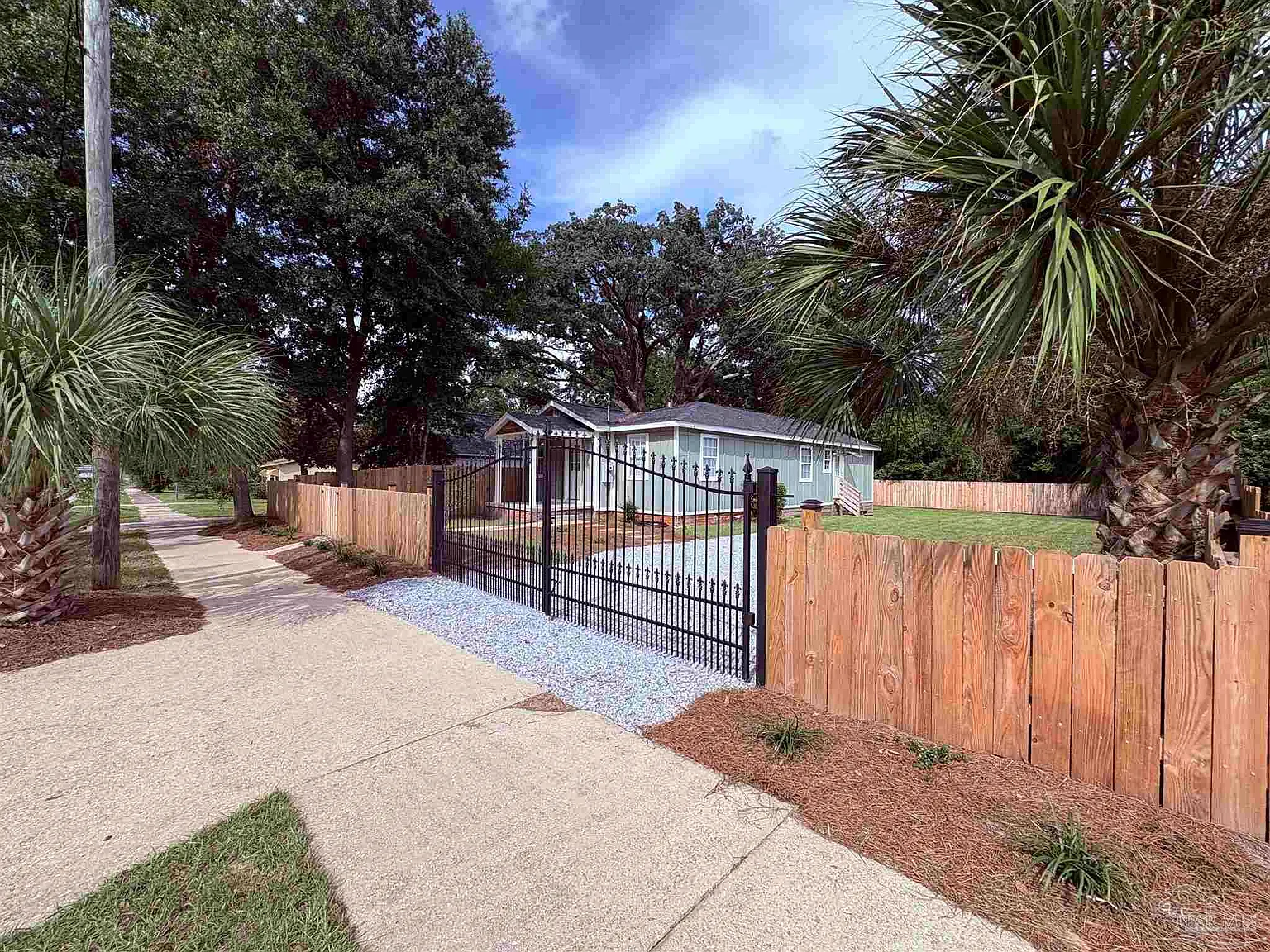 3 bed, 2.0 bath, 1250 sqft, $1,800 — Photo 1