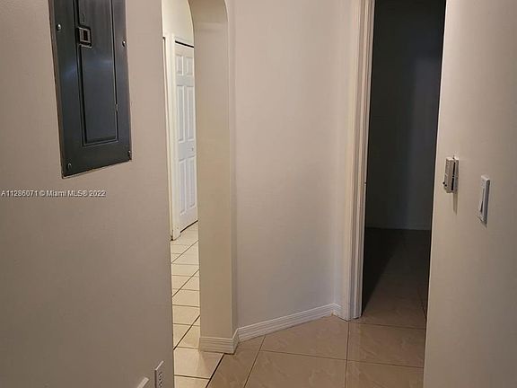 4th image of 3380 NE 9th St Unit 102