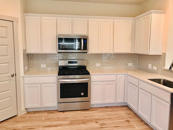 4th image of 2025 Daleside Ln