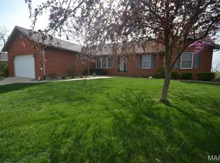 4551 Baywood Ln, Smithton, IL 62285