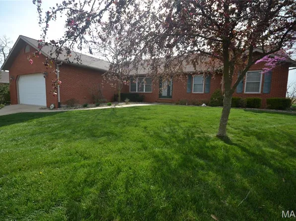 4551 Baywood Ln, Smithton, IL 62285