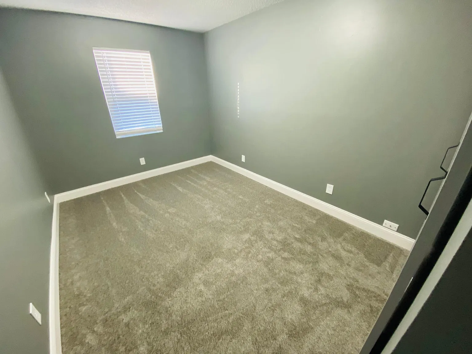 3 bed, 1064 sqft, $1,300 — Photo 2