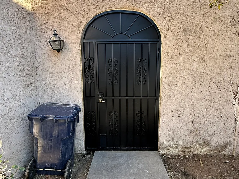 1949 N Swan Rd #19 — Photo 2