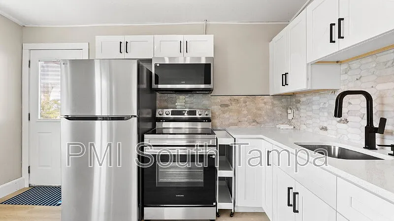 2 bed, 1.0 bath, 775 sqft, $2,300 — Photo 3