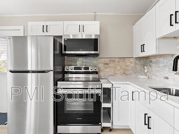 3rd image of 1541 W La Salle St