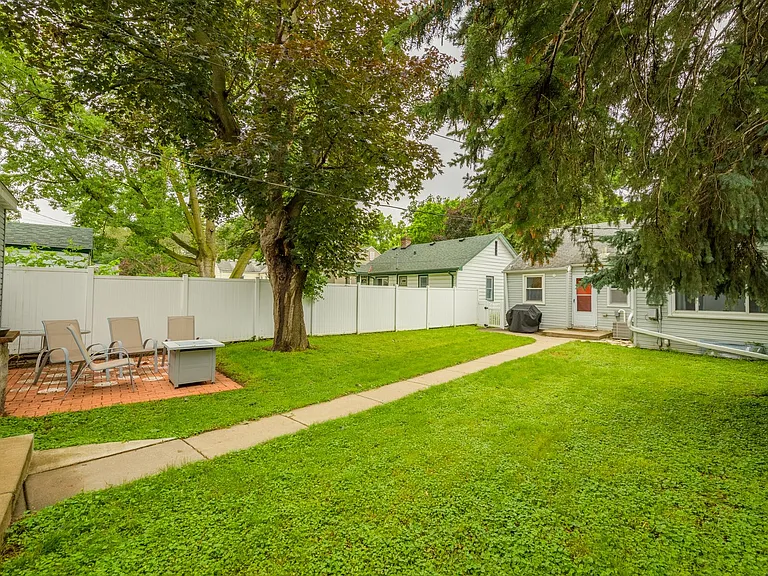 3243 Fillmore St NE — Photo 19