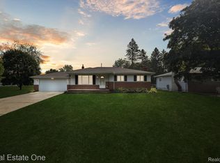 2436 Woodlawn St, Wolverine Lake, MI 48390
