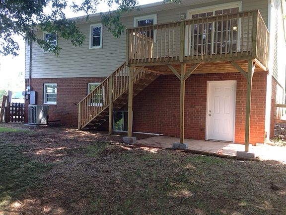 3rd image of 1355 Fieldcrest Dr