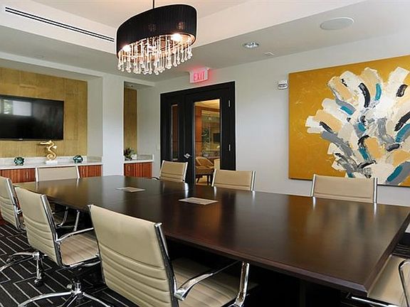 4th image of 800 N Olive Ave #123