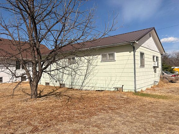 2nd image of 616 Main St