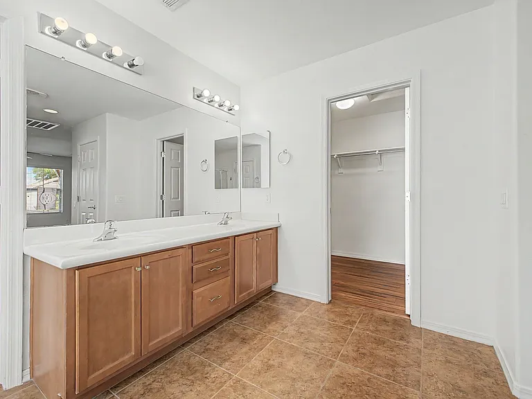 2048 W Monte Cristo Ave — Photo 26