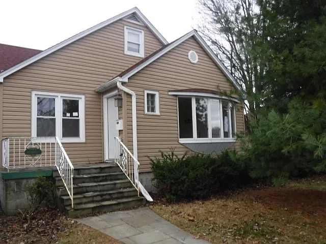 301 Webb St photo 1