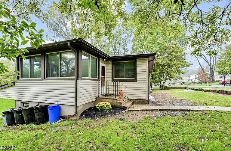 14 Sharon Ct — Photo 7