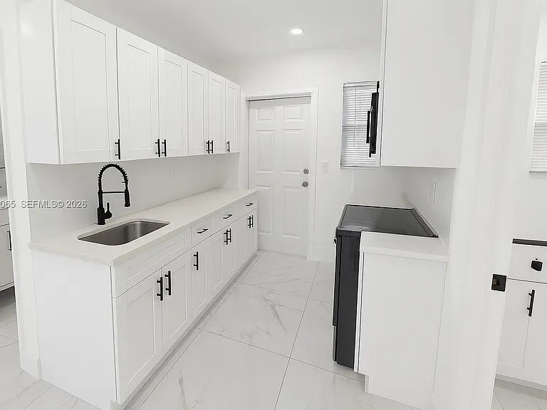 5740 Mayo St #4 — Photo 10