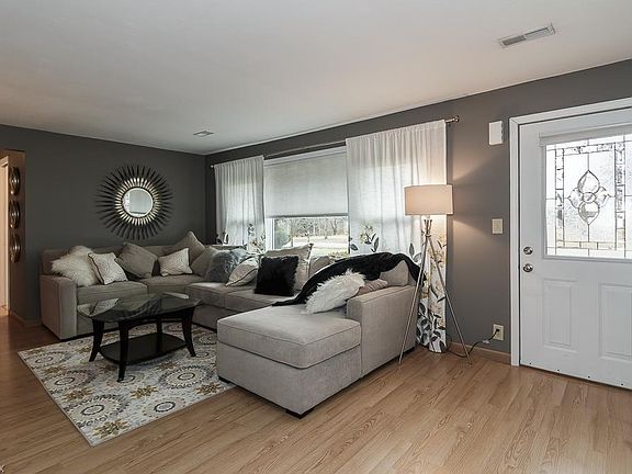 4th image of 10838 Howard Dr