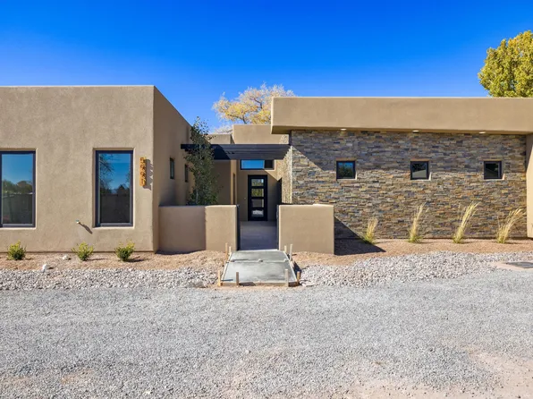 5991 Calle De Abrevadero NW, Albuquerque, NM 87107