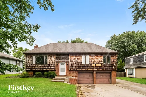 509 SW Victor Dr Photo 1