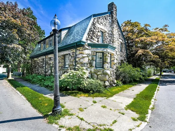 30 Arnold Pl, New Bedford, MA 02740
